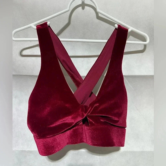 Fabletics Other - NWOT Fabletics M Oasis Twist Front Red Velvet Sports Bra with removable padding